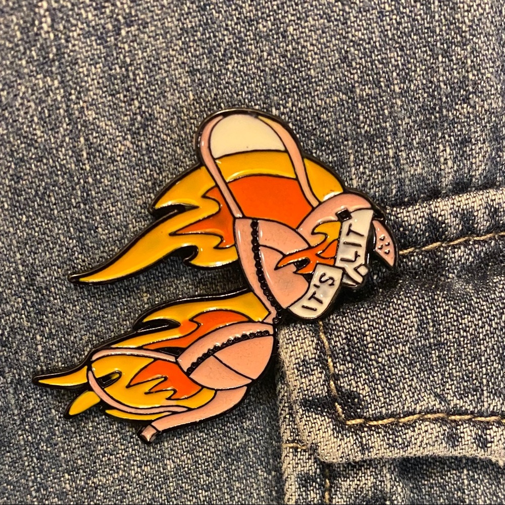 Fiery pink bra enamel It’s Lit